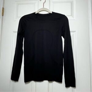 Lululemon Athletica Black Long Sleeve Top Size 2